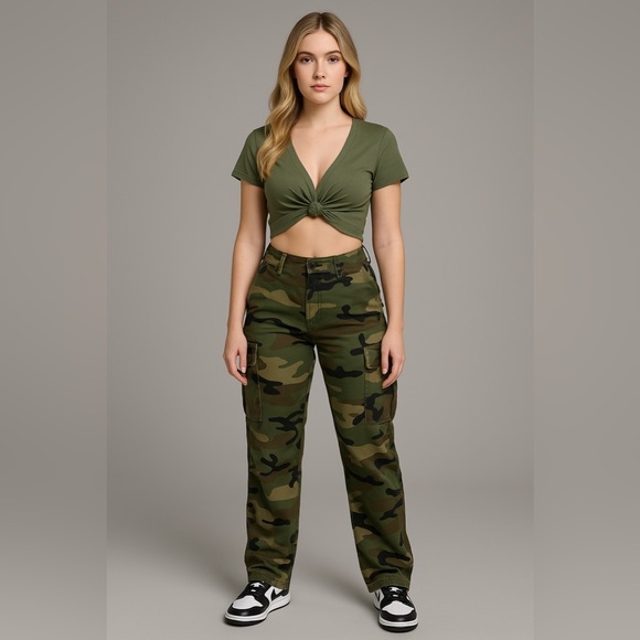 Camouflage Chic High-Waist Cargo Pants - Picture 6 of 16